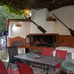 Traditional Néa Péramos