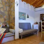 Traditional * Néa Péramos