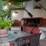 Traditional Vilă Néa Péramos