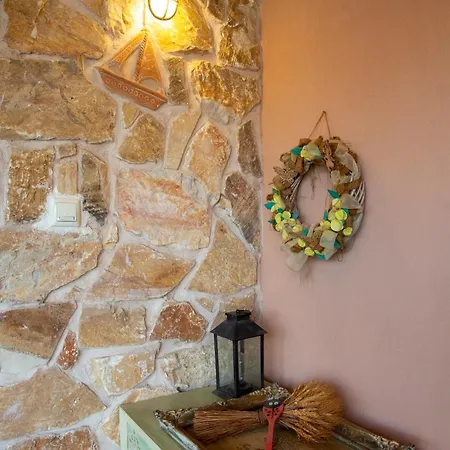 Traditional * Néa Péramos