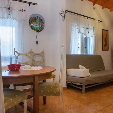 Traditional * Néa Péramos